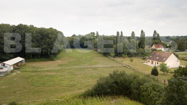 Pavillon traditionnel de 264m2 sur 15224m2 de terrain. 