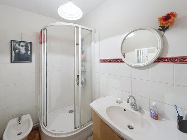 Appartement AIX SUD- T3/4- RESIDENCE SECURISEE- PLACE PARKING PRIVATIVE