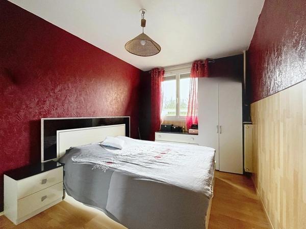 T4 lumineux, 2-3 chambres, loggia – Proche écoles