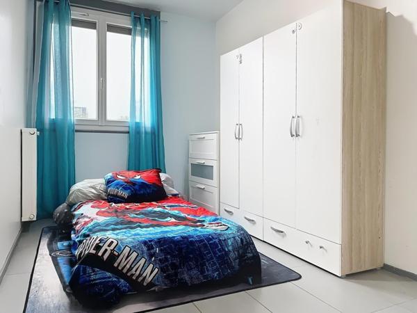 T4 lumineux, 2-3 chambres, loggia – Proche écoles