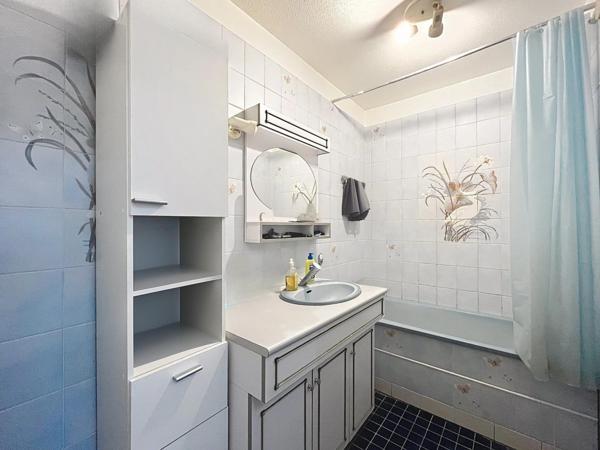 T4 lumineux, 2-3 chambres, loggia – Proche écoles