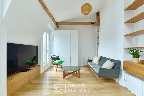 Appartement rénové au dernier étage avec balconnets