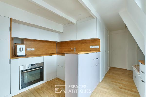 Appartement rénové au dernier étage avec balconnets
