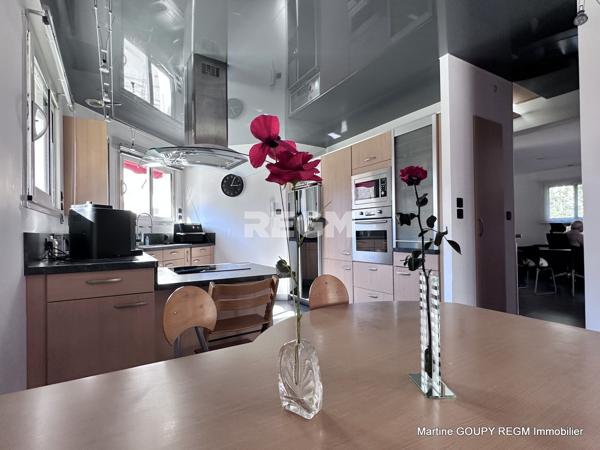 La Chapelle-Saint-Mesmin (45380) La Chapelle-St-Mesmin (45) – Magnifique maison contemporaine 200 m² - Parcelle 1 760 m² paysagée – Piscine –