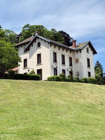 SUPERBE MAISON DE MAITRE A ST BONNET LE CHATEAU
