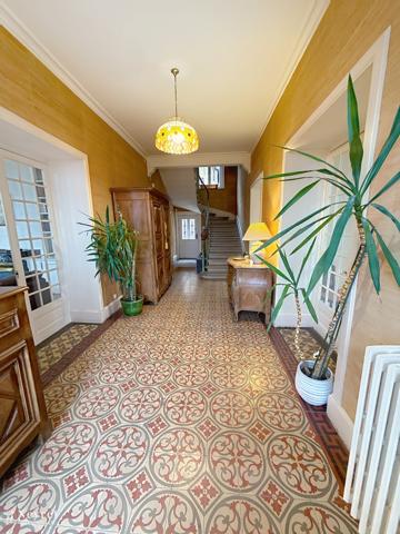 SUPERBE MAISON DE MAITRE A ST BONNET LE CHATEAU