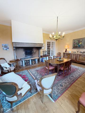 SUPERBE MAISON DE MAITRE A ST BONNET LE CHATEAU