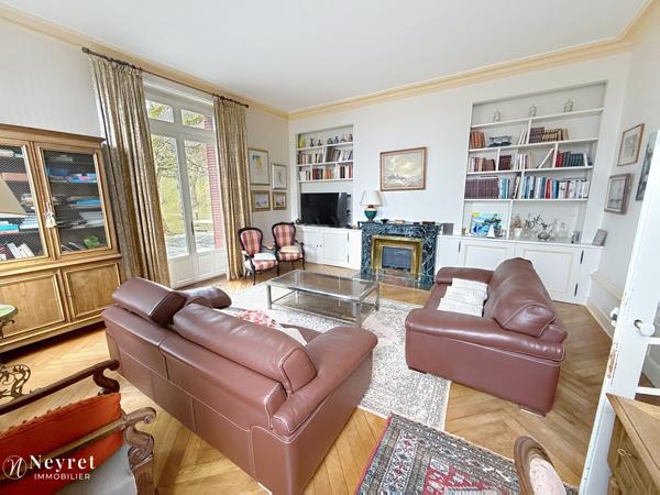 SUPERBE MAISON DE MAITRE A ST BONNET LE CHATEAU