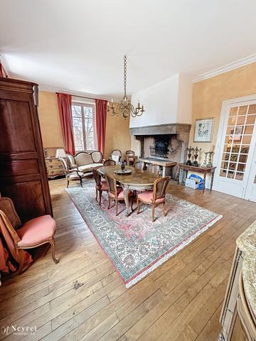 SUPERBE MAISON DE MAITRE A ST BONNET LE CHATEAU