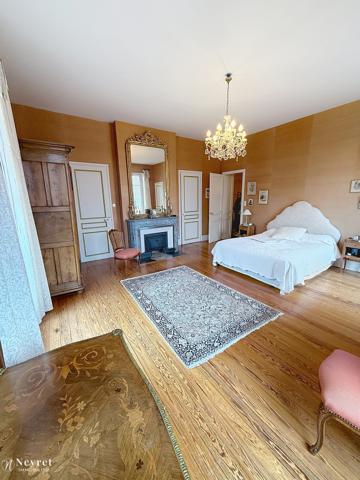 SUPERBE MAISON DE MAITRE A ST BONNET LE CHATEAU
