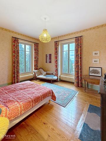SUPERBE MAISON DE MAITRE A ST BONNET LE CHATEAU