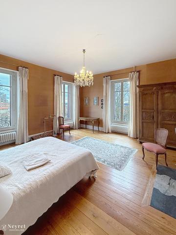 SUPERBE MAISON DE MAITRE A ST BONNET LE CHATEAU