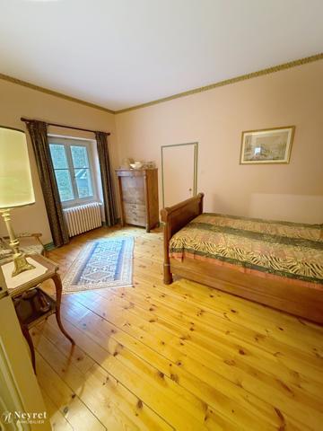 SUPERBE MAISON DE MAITRE A ST BONNET LE CHATEAU