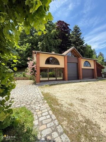 SUPERBE MAISON DE MAITRE A ST BONNET LE CHATEAU