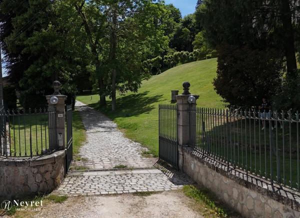 SUPERBE MAISON DE MAITRE A ST BONNET LE CHATEAU