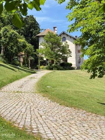 SUPERBE MAISON DE MAITRE A ST BONNET LE CHATEAU