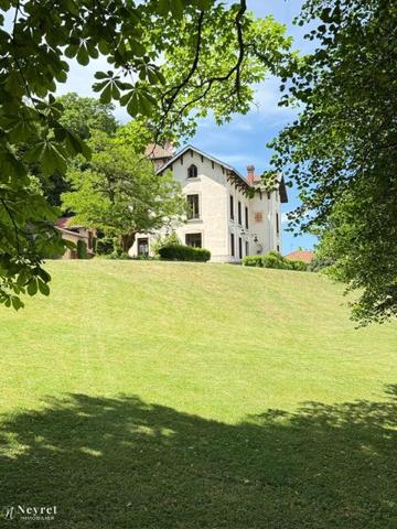SUPERBE MAISON DE MAITRE A ST BONNET LE CHATEAU