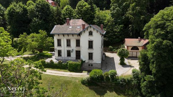 SUPERBE MAISON DE MAITRE A ST BONNET LE CHATEAU