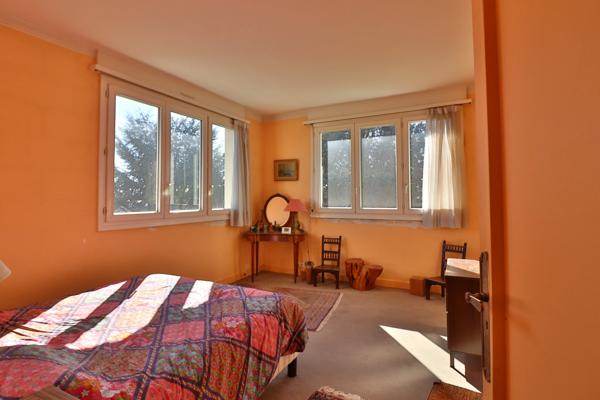 Dpt Hauts de Seine (92), À vendre : Maison familiale d'exception de 217 m2 (290 au sol) – Calme absolu, proche RER Robinson et Vallée aux Loups