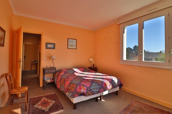 Dpt Hauts de Seine (92), À vendre : Maison familiale d'exception de 217 m2 (290 au sol) – Calme absolu, proche RER Robinson et Vallée aux Loups