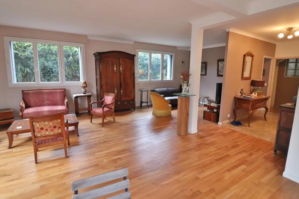 Dpt Hauts de Seine (92), À vendre : Maison familiale d'exception de 217 m2 (290 au sol) – Calme absolu, proche RER Robinson et Vallée aux Loups