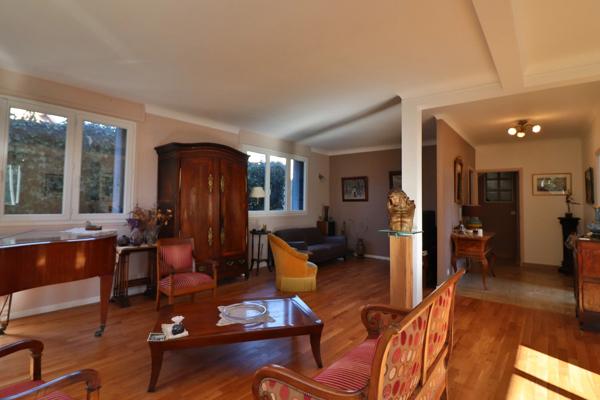 Dpt Hauts de Seine (92), À vendre : Maison familiale d'exception de 217 m2 (290 au sol) – Calme absolu, proche RER Robinson et Vallée aux Loups
