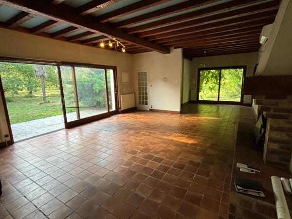 Villa dans parc arboré