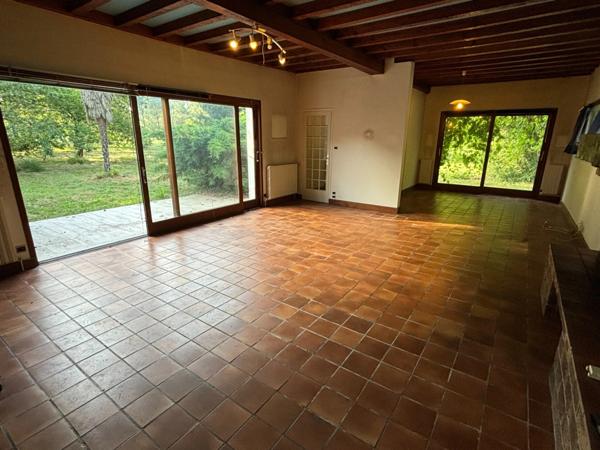 Villa dans parc arboré