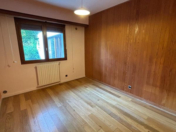 Villa dans parc arboré