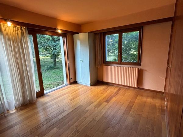 Villa dans parc arboré