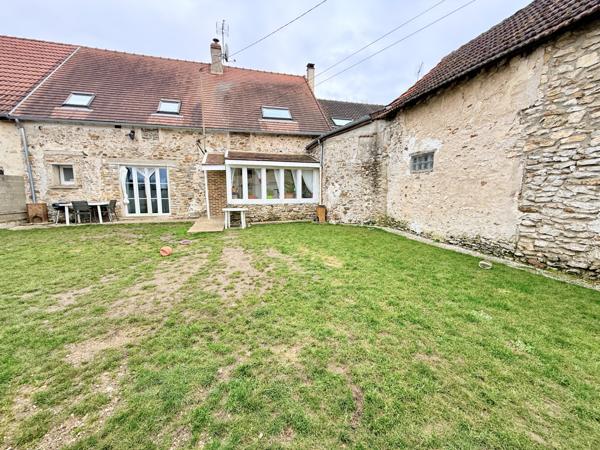 La Ferté-Gaucher (77320) Maison briarde avec jardin et garage