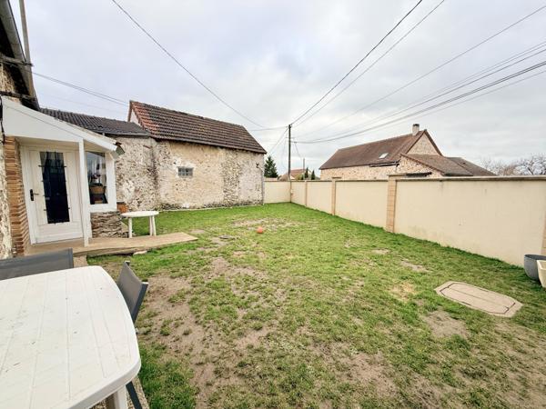 La Ferté-Gaucher (77320) Maison briarde avec jardin et garage