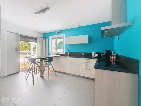 Coup de coeur assuré pour cette maison familiale située sur les hauteurs de Vernaison à la limite de Charly,