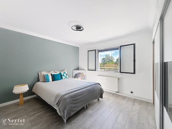 Coup de coeur assuré pour cette maison familiale située sur les hauteurs de Vernaison à la limite de Charly,