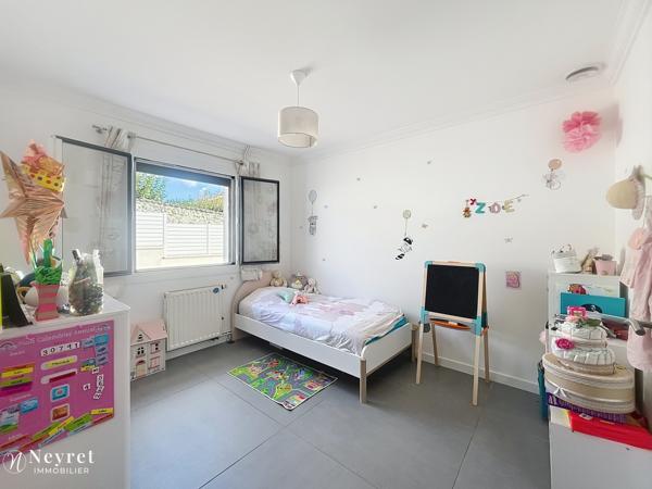 Coup de coeur assuré pour cette maison familiale située sur les hauteurs de Vernaison à la limite de Charly,