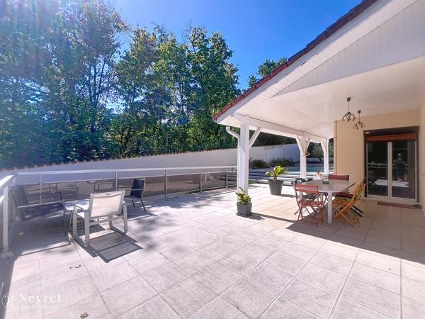 Coup de coeur assuré pour cette maison familiale située sur les hauteurs de Vernaison à la limite de Charly,