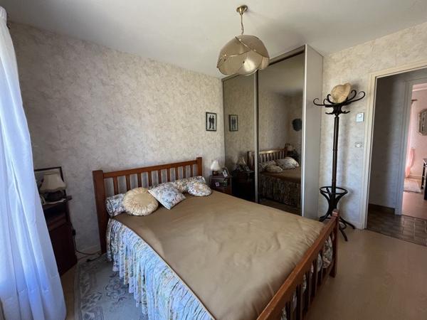 Maison à vendre 140 400 € Mehun-sur-Yèvre 4 p 75 m² DPE D