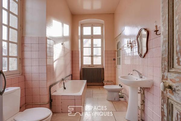 Demeure noble du XVIIIe inscrite MH avec parc proche de Gy