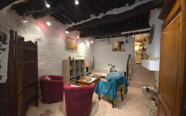 Maison à vendre    6 pièces •  Aups