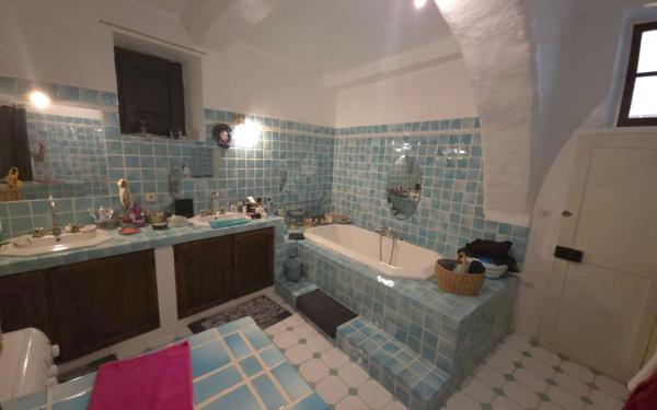 Maison à vendre    6 pièces •  Aups