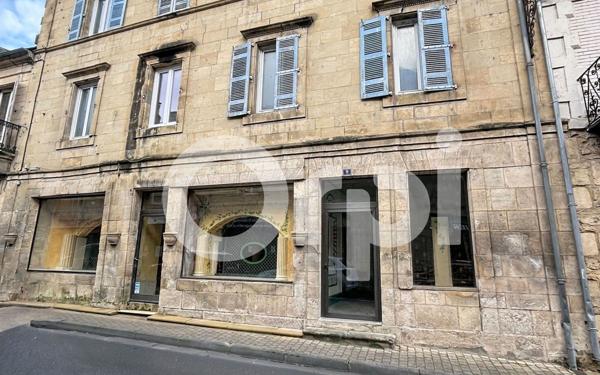 Immeuble à vendre    7 pièces • 236,07 m2 Montignac