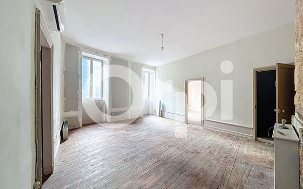 Immeuble à vendre    7 pièces • 236,07 m2 Montignac