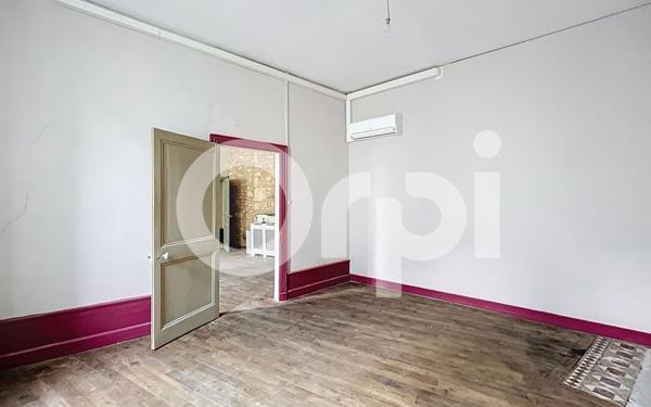 Immeuble à vendre    7 pièces • 236,07 m2 Montignac