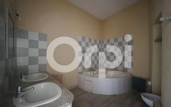 Immeuble à vendre    7 pièces • 236,07 m2 Montignac