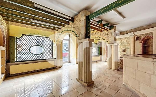 Immeuble à vendre    7 pièces • 236,07 m2 Montignac