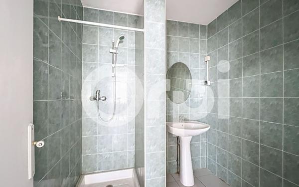 Immeuble à vendre    7 pièces • 236,07 m2 Montignac