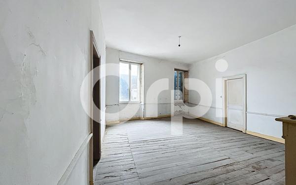 Immeuble à vendre    7 pièces • 236,07 m2 Montignac