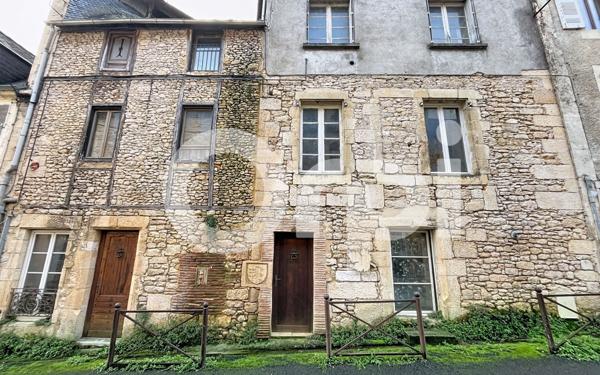 Immeuble à vendre    7 pièces • 236,07 m2 Montignac