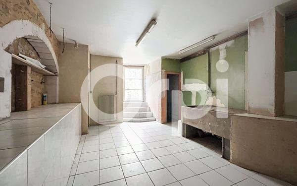 Immeuble à vendre    7 pièces • 236,07 m2 Montignac