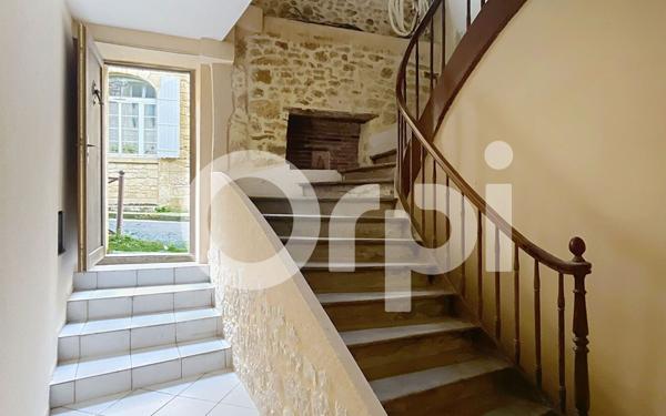 Immeuble à vendre    7 pièces • 236,07 m2 Montignac